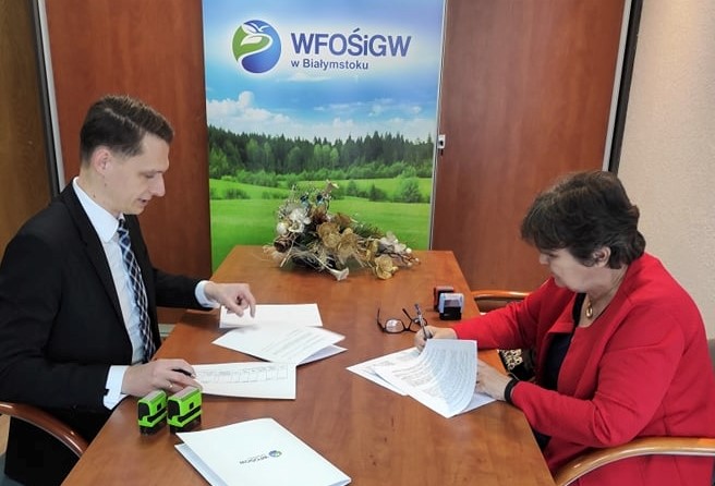 Podpisanie umowy z WIOŚ w Białymstoku na dofinansowanie zakupu samochodu